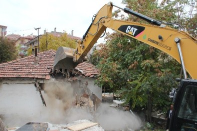 123 Kaçak Yapı Yıkıldı