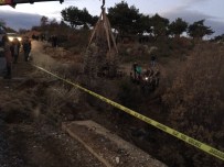 İLYASLAR - Devrilen Traktörün Altında Kaldı