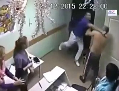 Doktor tek yumrukla hastasını öldürdü