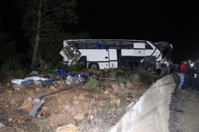 Mülteci Otobüsü Takla Attı Açıklaması 8 Ölü 39 Yaralı (2)