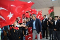 İZMIR MARŞı - Karşıyaka'da 3 Bin Kişiden 'Andımız'