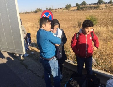 TIR Dorsesi İçinden 13 Afgan Kaçak Göçmen Çıktı