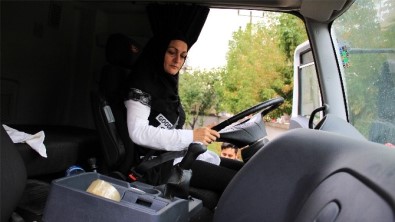 Bursa'nın Şoför Nebahat'i 10 Yıldır TIR Kullanıyor
