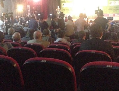 CHP'nin İslam sempozyumunda koltuklar boş kaldı