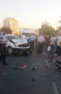 İzmir'de Kaza Açıklaması 2 Ağır Yaralı
