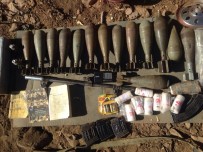 UÇAKSAVAR - Hakkari'de teröristlerin cephaneliği bulundu