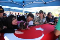 FATİH MEHMET ERKOÇ - Şehit Babaya Son Öpücük