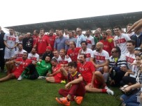 ROBER HATEMO - Vos 26 Üyeleri Ünlüler-Efsaneler Maçında