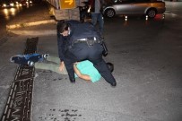 ERDEMIR - Alkollü Şahıs Polislerle Adeta Köşe Kapmaca Oynadı