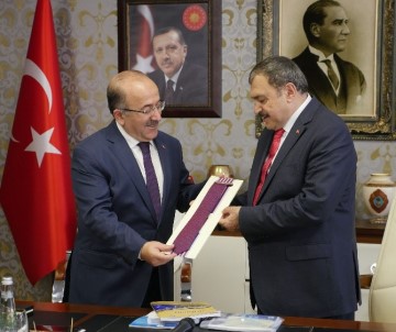 Bakan Eroğlu'ndan Başkan Gümrükçüoğlu'na Ziyaret