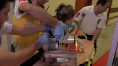 Kolunu Kaptırdığı Kıyma Makinesiyle Hastaneye Getirildi