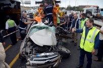 E-5 KARAYOLU - Sefaköy'de Otomobil Metrobüs Yoluna Girdi  Açıklaması 1 Ölü