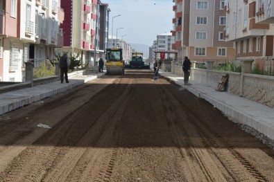 Şükrü Paşa'da Yeni Yollara Asfalt Ve Kaldırım