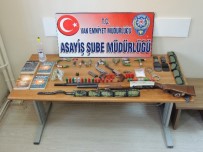 BENZERLIK - Yanmayan Kilim Parçasından Cinayeti Çözdüler