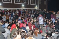 Yurtta Kalan Kız Öğrencilerden 'Güvenlik' Eylemi