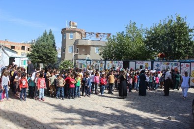 İsveç'ten Suriyeli Yetim Çocuklara Okul Çantası Yardımı