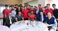 RIZA KAYAALP - Milli Güreşçiler İhlas Koleji'nde Öğrencilerle Buluştu