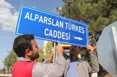 Nevşehir'de Alparslan Türkeş Caddesinin Tabelası Dikildi