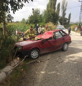 Seyir Halindeki Aracın Üzerine Ağaç Düştü Açıklaması 1 Ölü, 1 Yaralı