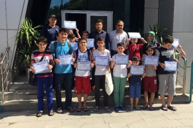 Gümüşhaneli Yüzmeyi Sevdi