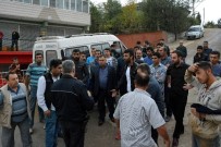 Paralarını Alamadıklarını İddia Eden İşçilerden Okul Önünde Eylem