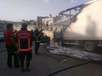 Park Halindeki Kamyonet Alev Alev Yandı