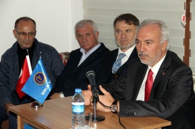 Belediye Başkanı Kamil Saraçoğlu, Birlik Vakfı'nın Konuğu Oldu