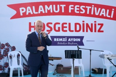 Eyüp'te 2,5 Ton Palamut Dağıtıldı