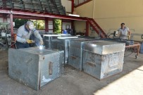 MUHITTIN BÖCEK - Konyaaltı Belediyesi Çöp Konteynerlerini Yeniliyor
