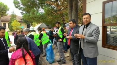 Osmanelililere Hizmet Derneği'nden Geleneksel Aşure Dağıtımı