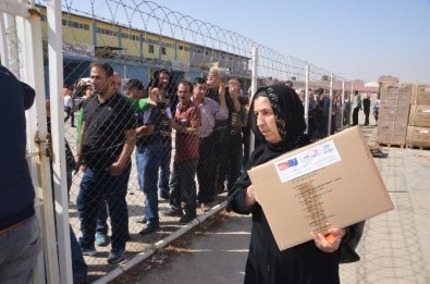Suriyeli Sığınmacılara Hijyen Paketi Yardımı Yapıldı