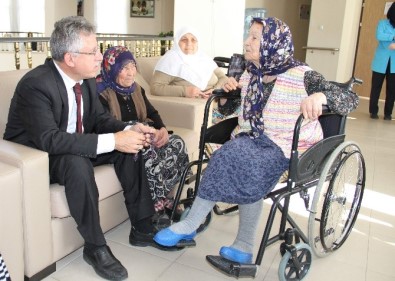 Yozgat Belediye Başkanı Kazım Arslan, Huzurevinde Yaşlıları Ziyaret Etti