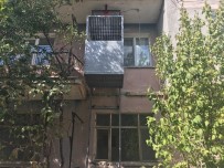 ENGELLİ ASANSÖRÜ - Dinar Belediyesi Engelli Kızın Evine Asansör Yaptı