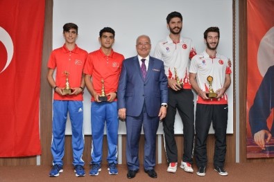 Mersin'de 2016 Yılının En İyi Sporcuları Ödüllerini Aldı