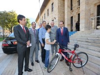 ZİYA PAŞA - Vali Işık Bisiklet Sözünü Tuttu