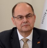 Alman Tarım Bakanı Türk Ve Alman Bayraklı Özel Rozetle Antalya'da