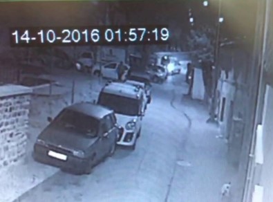 Bursa'da Otomobil Hırsızlığı Kamerada