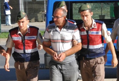 Eve Haciz Getiren Oğlunu Bıçakladı