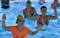 TEKELI - Muratpaşa'da Yerleşik Yabancılar Da Su Jimnastiğini Sevdi