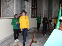 Osmanlıspor, Osman Gazi Ve Orhan Gazi'nin Türbeleri Ziyaret Etti