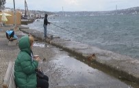 İstanbul'da Şiddetli Rüzgar Zor Anlar Yaşattı