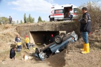 YARPUZ - Otomobil Şarampole Devrildi Açıklaması 1 Ölü, 1 Yaralı