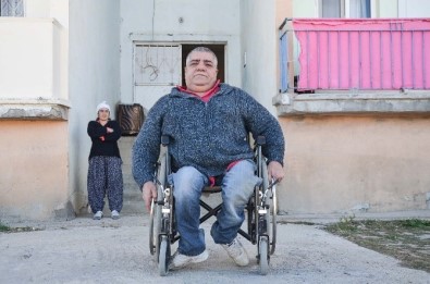 Yarım Asırdır Tekerlekli Sandalyeye Mahkum Yaşıyor