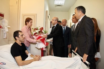 Başbakan Yardımcısı Şimşek'ten Yaralı Polislere Ziyaret