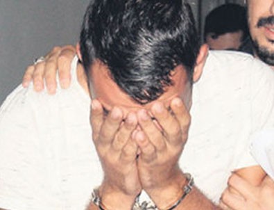 Çaresiz âşık çarşafa dolandı