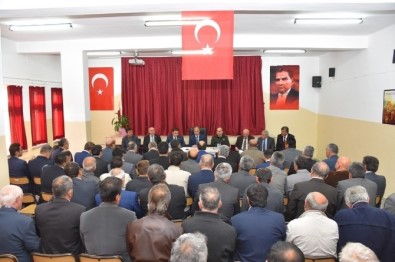 Vali Aktaş Ovacık'ta Muhtarlarla Bir Araya Geldi