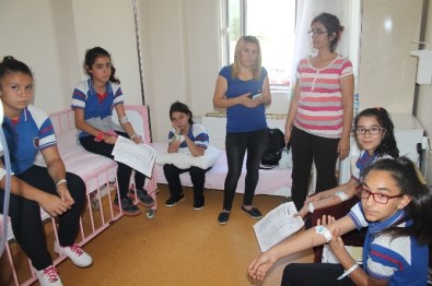 Hatay'da Öğrenciler Gıda Zehirlenmesi Şüphesiyle Hastaneye Kaldırıldı