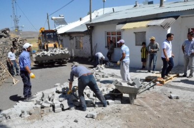 Palandöken Belediyesi 25 Köyde Sokakları Kilit Taşı İle Nakış Nakış İşledi