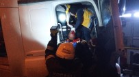Yön Tabelasına Girdiren TIR'ın Sürücüsü Ağır Yaralandı