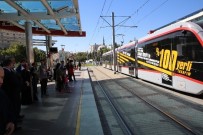 ŞEHİT ÜSTEĞMEN - Başkan Çelik, Yeni Raylı Sistem Araçlarına Bindi Ve Halkın Görüşlerini Aldı